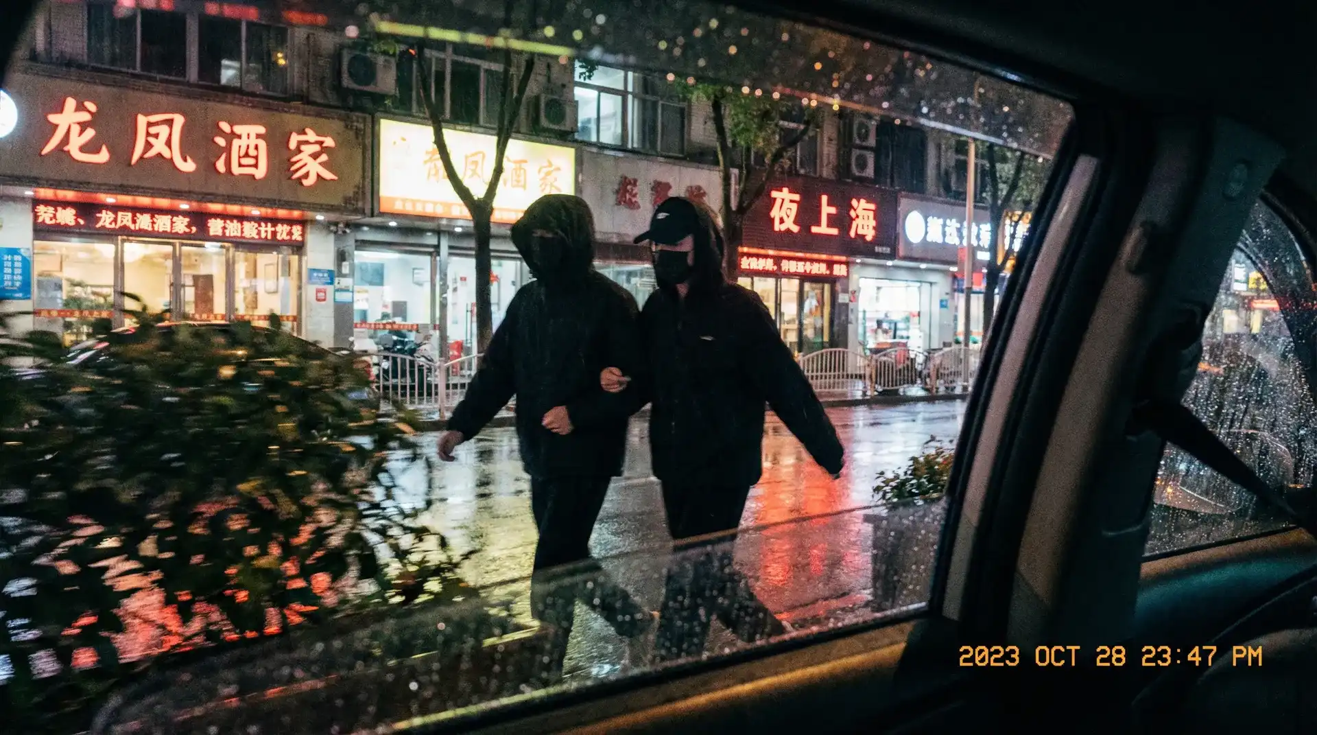 17c-17c网址最新爆料与原创精选|一起草 - 顶流明星深夜密会现场抓拍照片